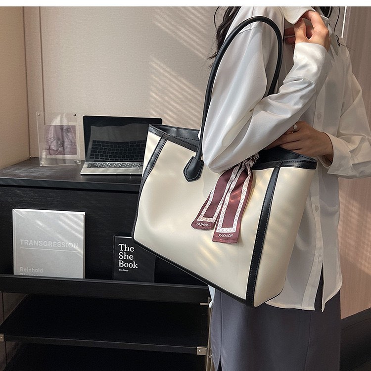 Túi Xách Cỡ Lớn Kèm Khăn Lụa - Giỏ Đeo Vai Size To Mona - tt230335