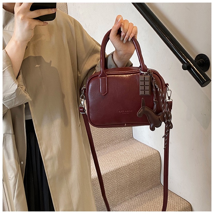 Túi Đeo Chéo Nữ Có Quai Xách - Giỏ Xách Kèm Móc Đeo Túi Mona - tt240908