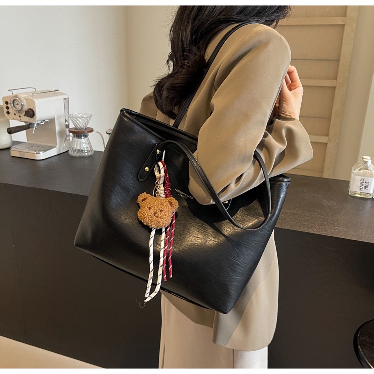 Túi Xách Nữ Size To Đeo Vai - Giỏ Xách Lớn Kèm Thú Bông Mona - tt240909