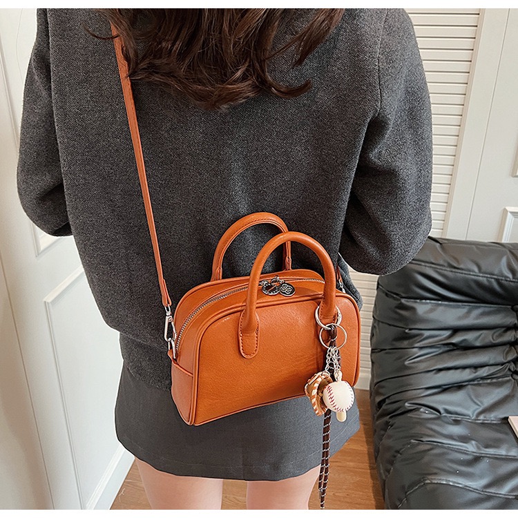 Túi Quai Xách Nữ - Giỏ Đeo Vai Kèm Móc Túi Mona - tt240927