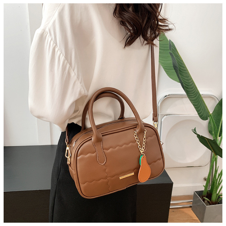 Túi Quai Xách Nữ - Giỏ Đeo Chéo Kèm Móc Túi Mona - tt230501