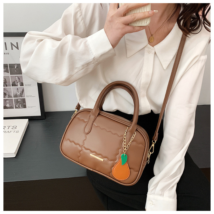 Túi Quai Xách Nữ - Giỏ Đeo Chéo Kèm Móc Túi Mona - tt230501