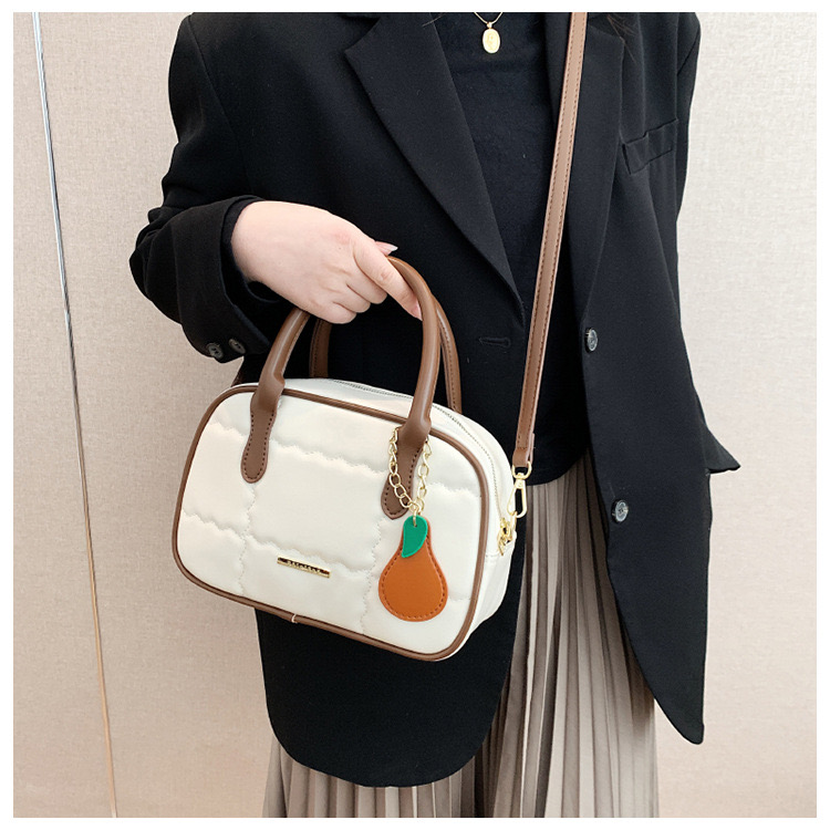 Túi Quai Xách Nữ - Giỏ Đeo Chéo Kèm Móc Túi Mona - tt230501