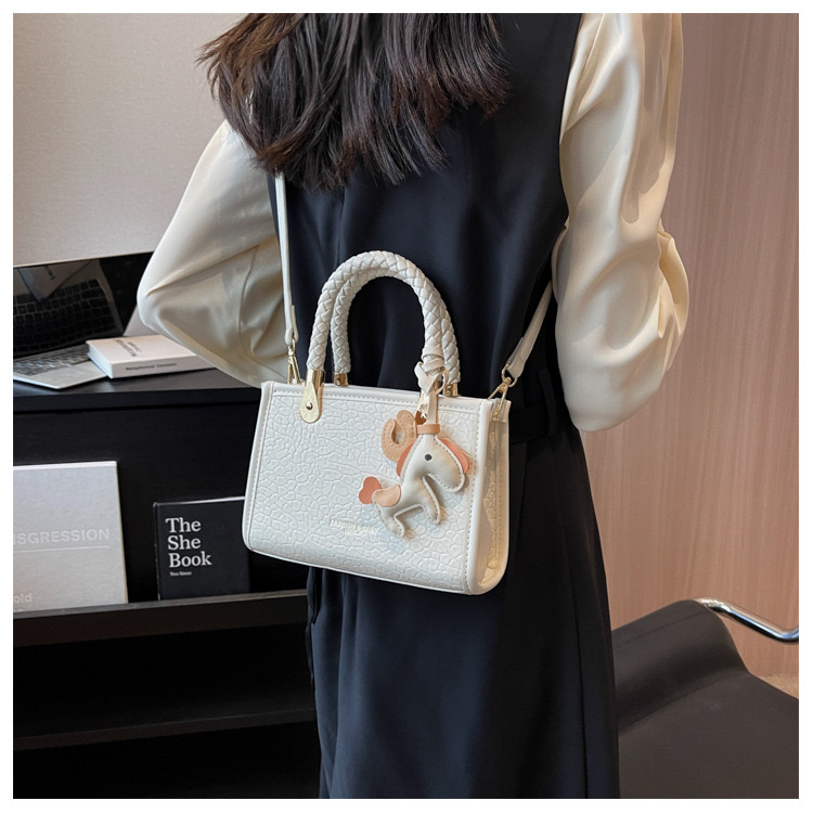 Túi Đeo Chéo Nữ Có Quai Xách - Giỏ Xách Đeo Vai Mona - tt230636