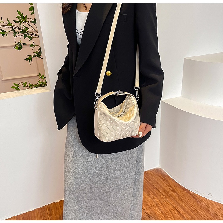 Túi Đeo Chéo Nữ Có Quai Xách - Giỏ Xách Đeo Vai Mona - tt240527