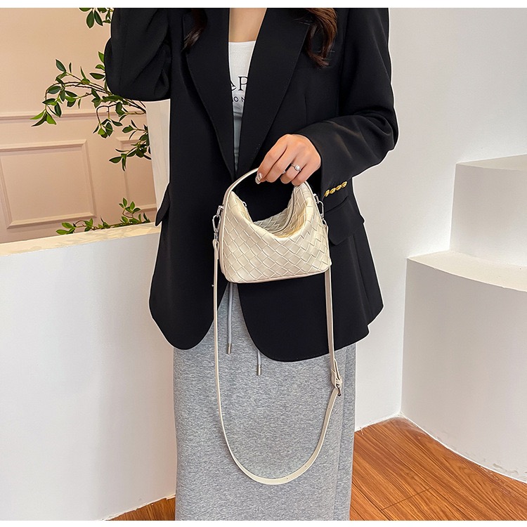 Túi Đeo Chéo Nữ Có Quai Xách - Giỏ Xách Đeo Vai Mona - tt240527