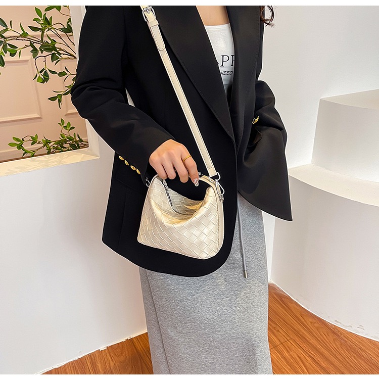 Túi Đeo Chéo Nữ Có Quai Xách - Giỏ Xách Đeo Vai Mona - tt240527