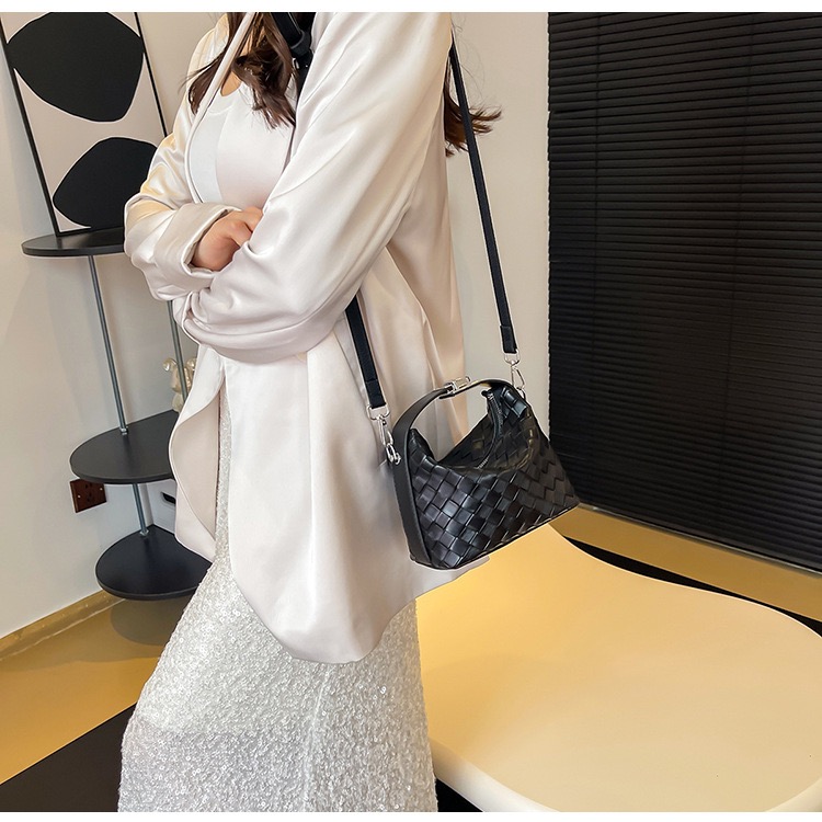 Túi Đeo Chéo Nữ Có Quai Xách - Giỏ Xách Đeo Vai Mona - tt240527