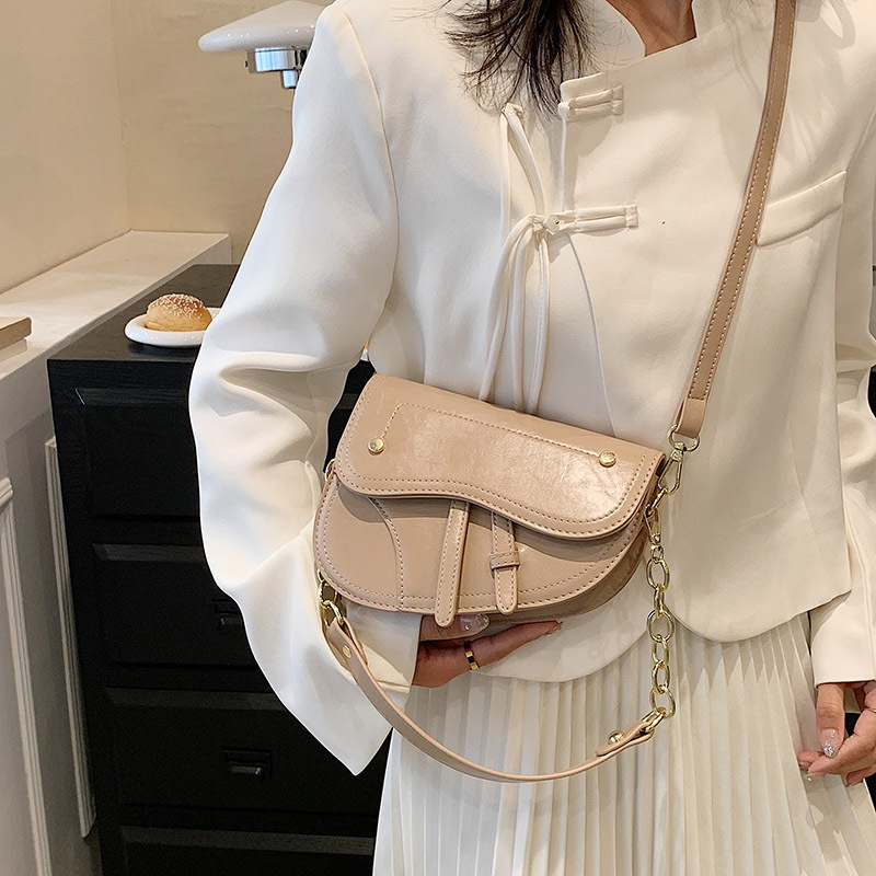 Túi Yên Ngựa Đeo Vai Nữ - Giỏ Xách Đeo Chéo Mona - tt230621