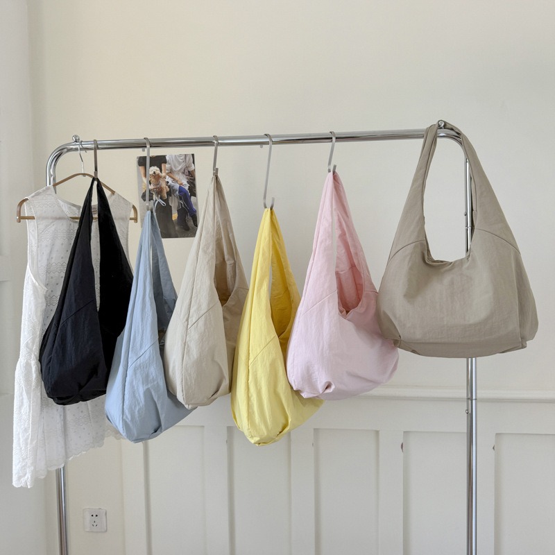 Túi Đeo Vai Chất Vải Dù Nhiều Màu Cá Tính - tt250820