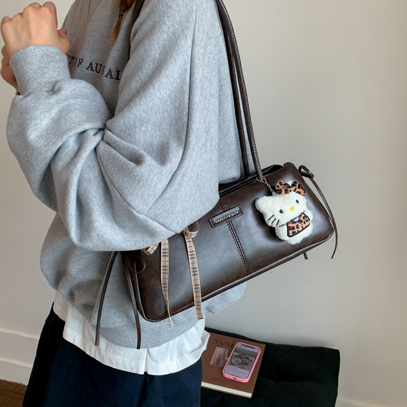 Túi Kẹp Nách Giúp Outfit Thêm Nổi Bật - tt251243