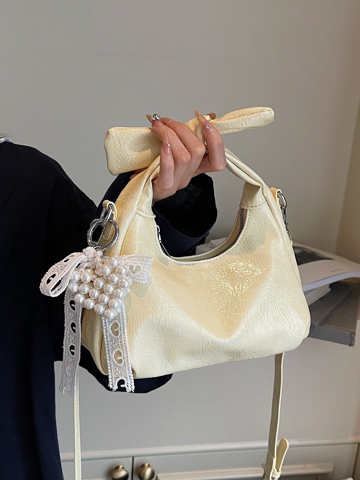 Túi Đeo Vai Đeo Chéo Dễ Phối Đồ Da Bóng - tt250808