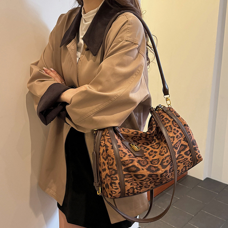 Túi Vai Da Báo Size To Gu Cá Tính - tt251141