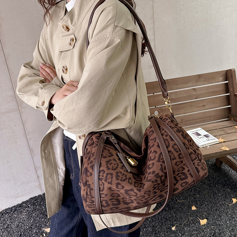 Túi Vai Da Báo Size To Gu Cá Tính - tt251141