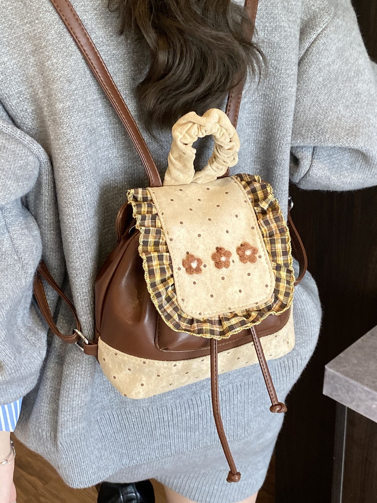 Balo Size Nhỏ Gọn Nhẹ Phù Hợp Đi Chơi Đi Dạo - tt251057