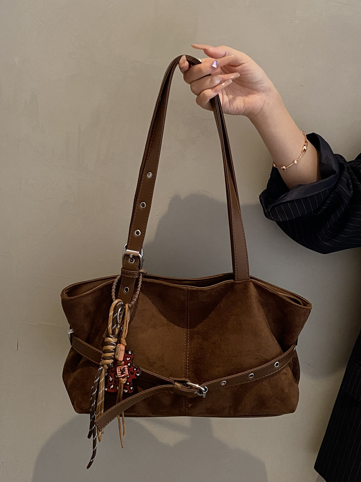 Túi Da Lộn Size To Phong Cách Sang Trọng Nổi Bật - tt251079