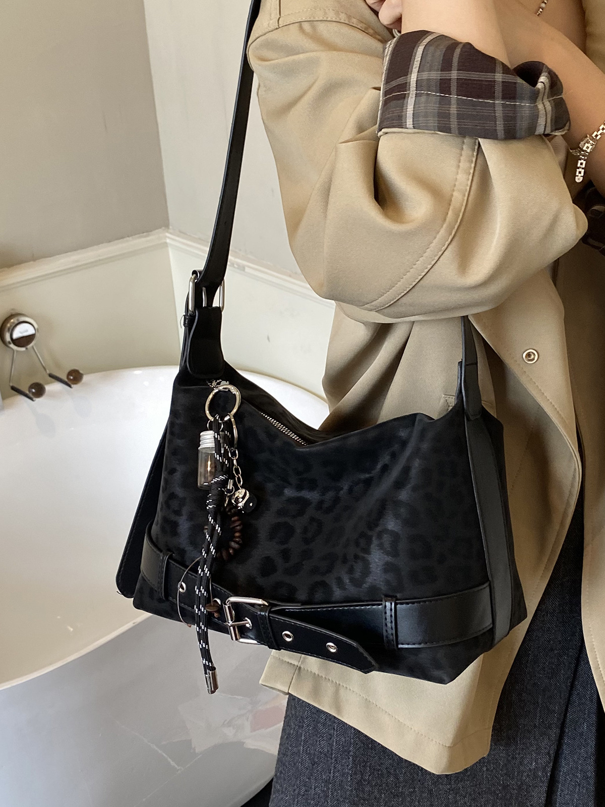 Túi Da Báo Size To Phù Hợp Dạo Phố - t251231