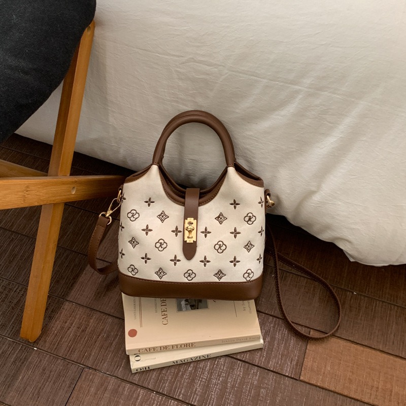 Túi Xách Nhỏ Nhẹ Nhàng Dễ Mang - tt250331