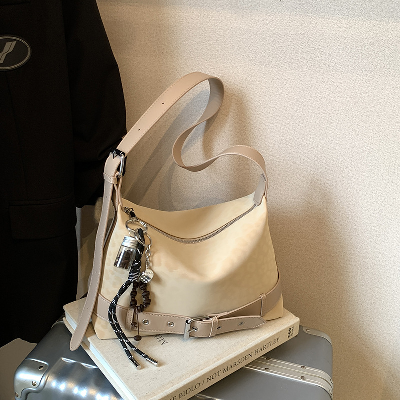 Túi Da Báo Size To Phù Hợp Dạo Phố - t251231