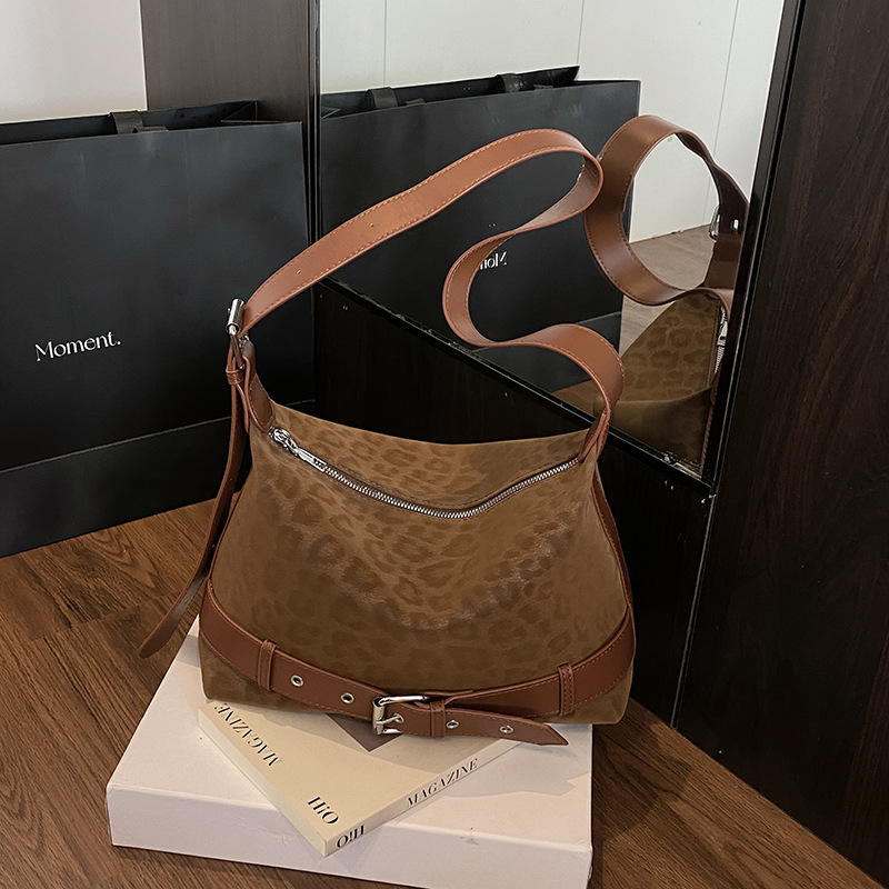 Túi Da Báo Size To Phù Hợp Dạo Phố - t251231