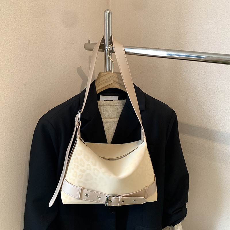 Túi Da Báo Size To Phù Hợp Dạo Phố - t251231