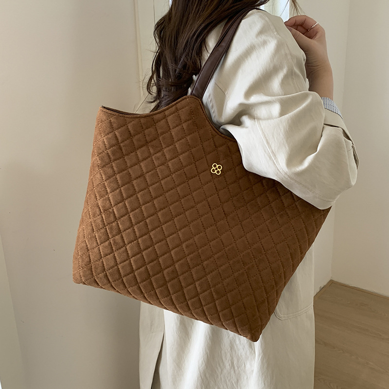 Túi Nữ Size Vừa Phù Hợp Nhiều Phong Cách - tt251083