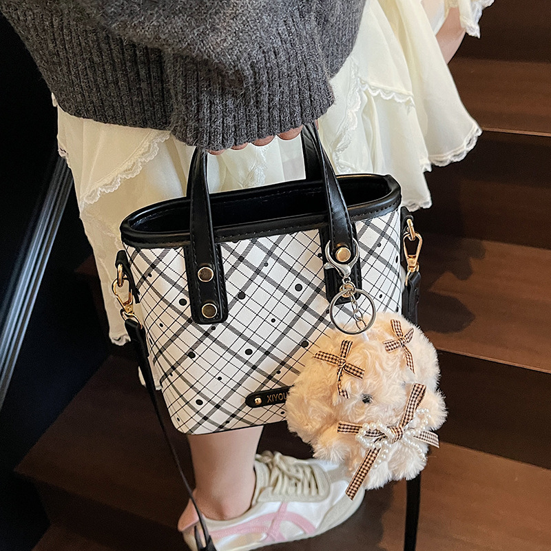 Túi Size Nhỏ Gen Z Dễ Phối Outfit - tt251137