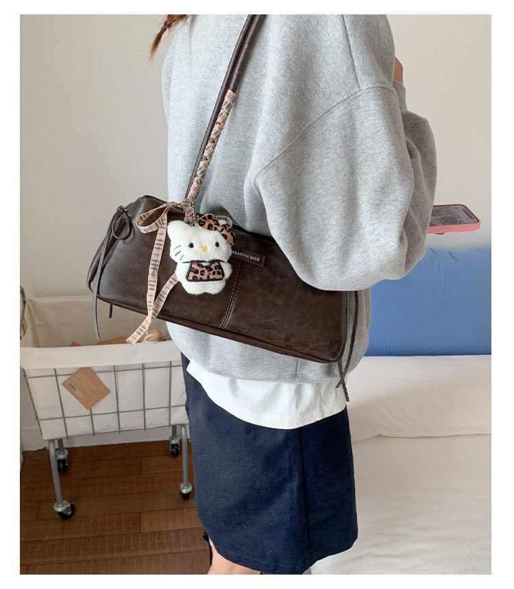 Túi Kẹp Nách Giúp Outfit Thêm Nổi Bật - tt251243