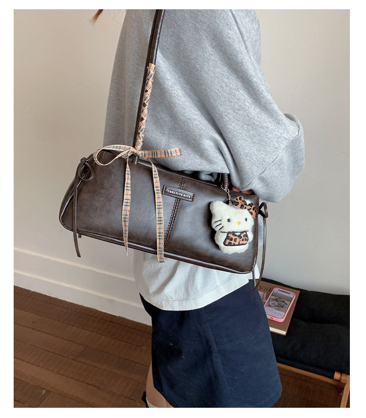 Túi Kẹp Nách Giúp Outfit Thêm Nổi Bật - tt251243