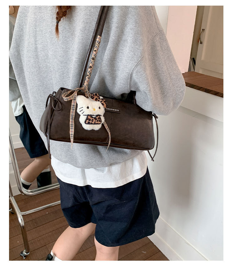 Túi Kẹp Nách Giúp Outfit Thêm Nổi Bật - tt251243