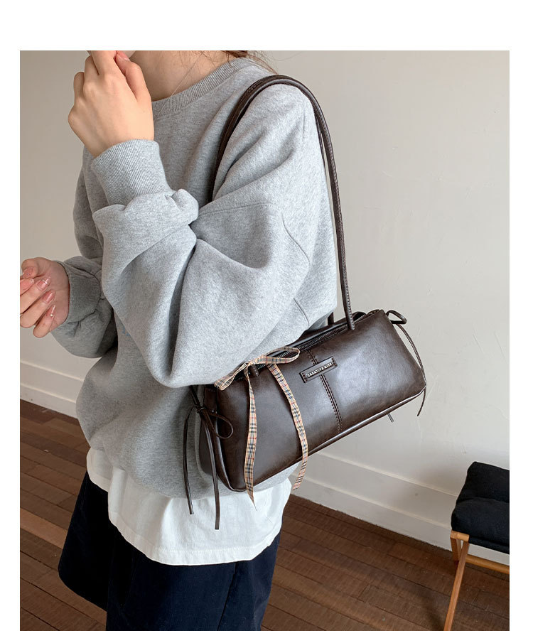 Túi Kẹp Nách Giúp Outfit Thêm Nổi Bật - tt251243