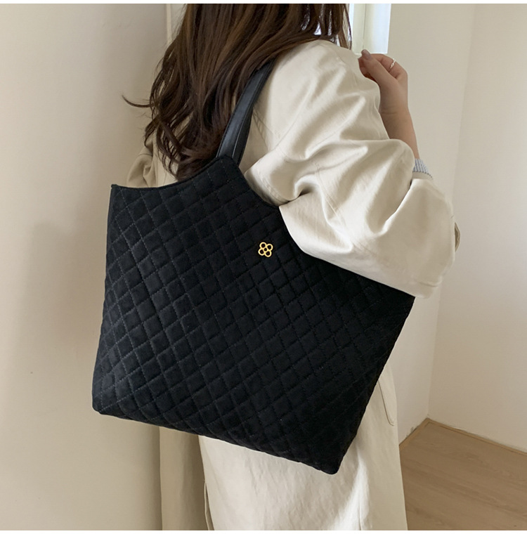 Túi Nữ Size Vừa Phù Hợp Nhiều Phong Cách - tt251083