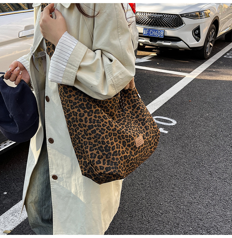 Túi Vải Size Vừa Thiết Kế Gọn Gàng Không Cồng Kềnh - tt251126