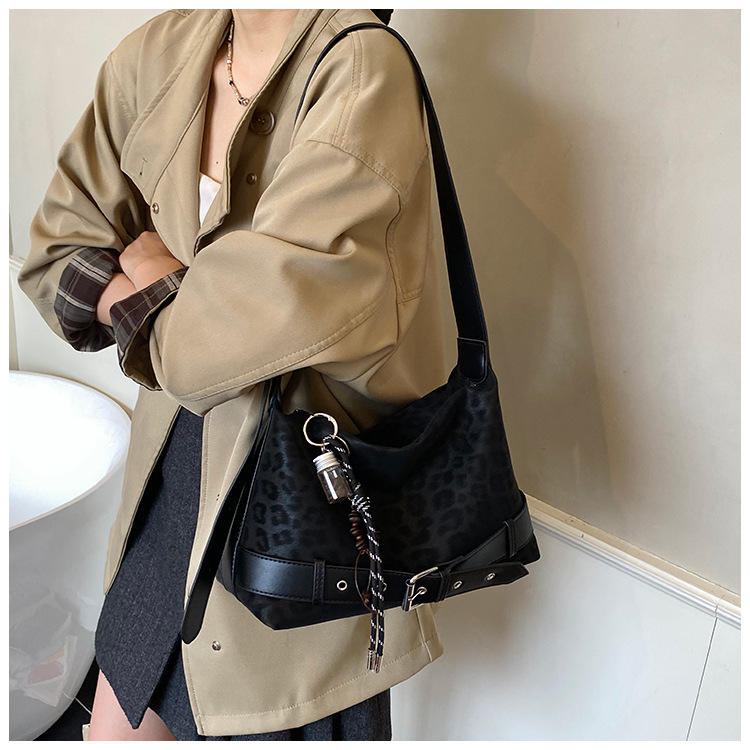 Túi Da Báo Size To Phù Hợp Dạo Phố - t251231