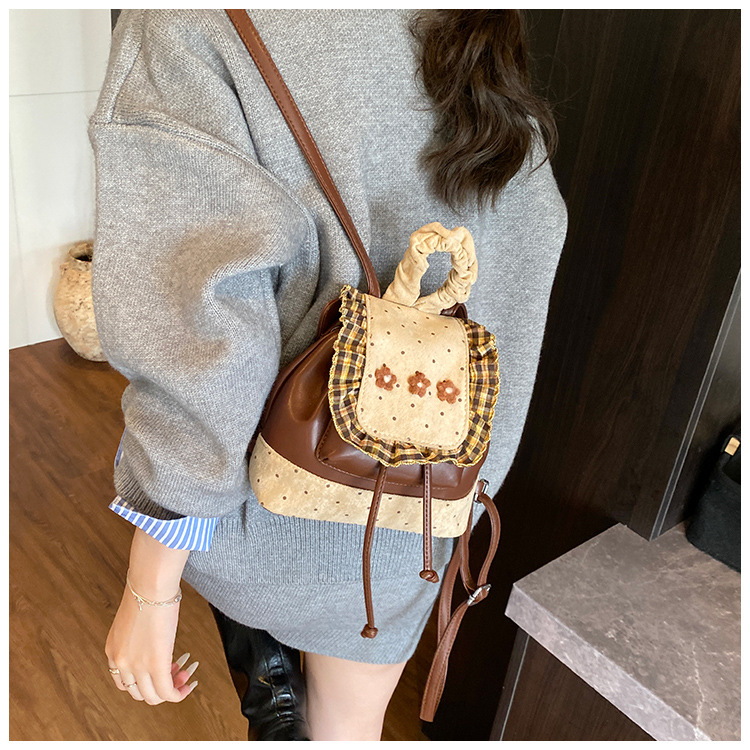 Balo Size Nhỏ Gọn Nhẹ Phù Hợp Đi Chơi Đi Dạo - tt251057