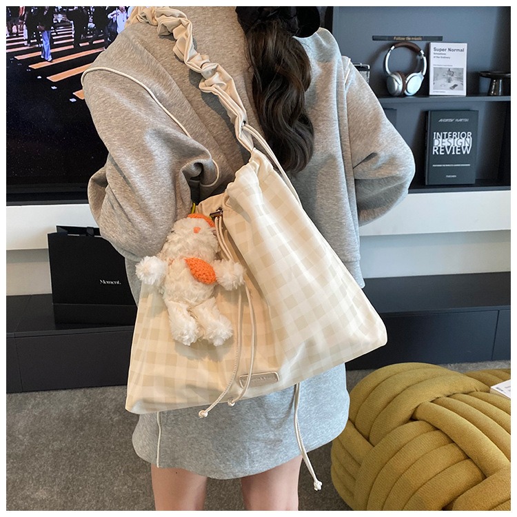 Túi Đeo Chéo Đeo Vai Caro mix Charm Thỏ Dễ Thương - tt250713