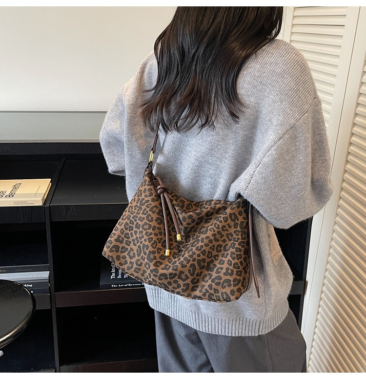 Túi Size To Tiện Lợi Cho Ngày Dài Năng Động - tt251118