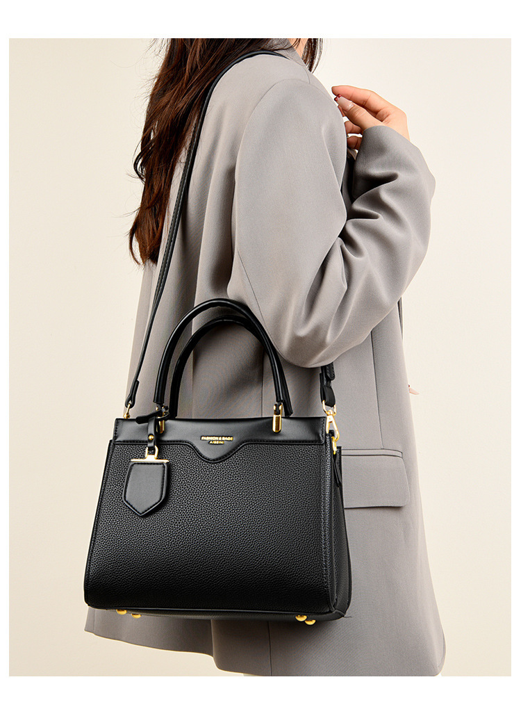 Túi Size Vừa Sang Chảnh Qúy Phái - t251237