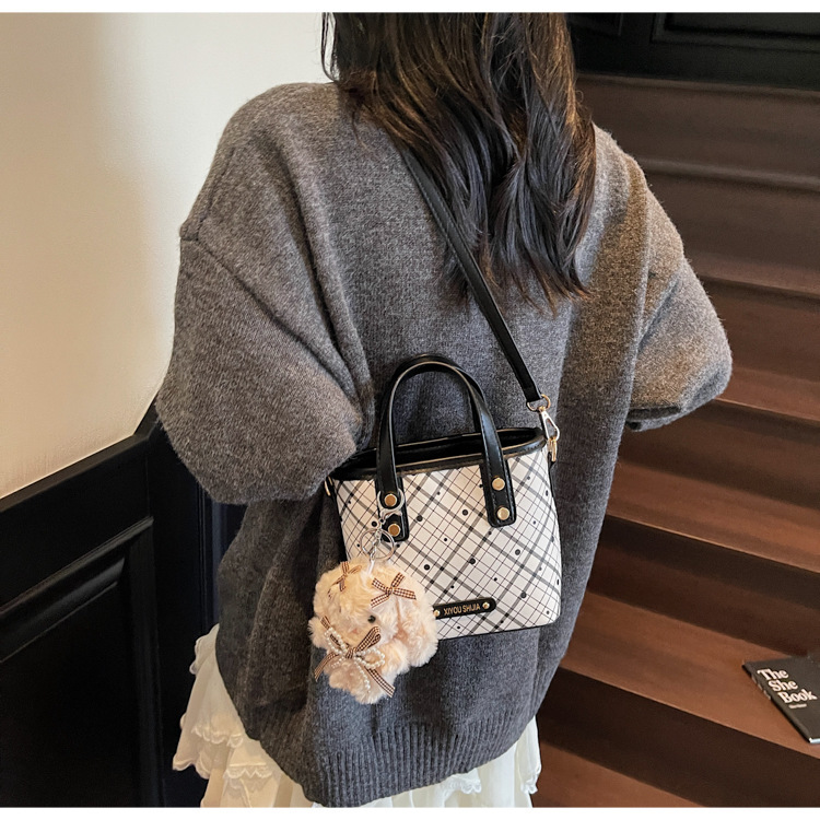 Túi Size Nhỏ Gen Z Dễ Phối Outfit - tt251137