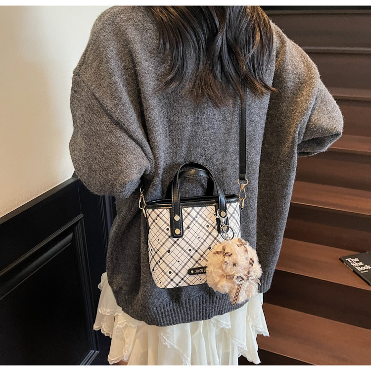 Túi Size Nhỏ Gen Z Dễ Phối Outfit - tt251137