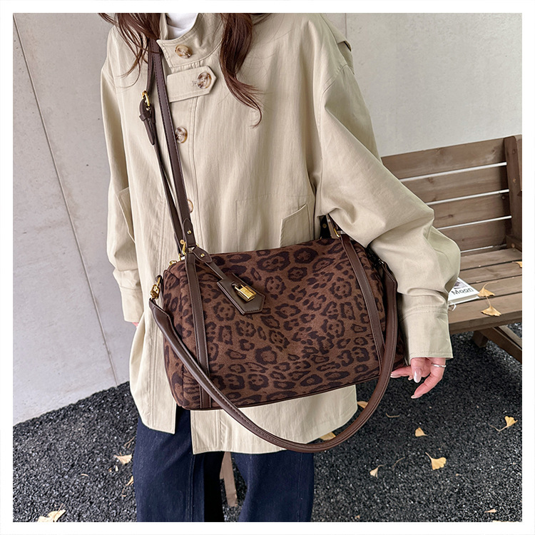 Túi Vai Da Báo Size To Gu Cá Tính - tt251141