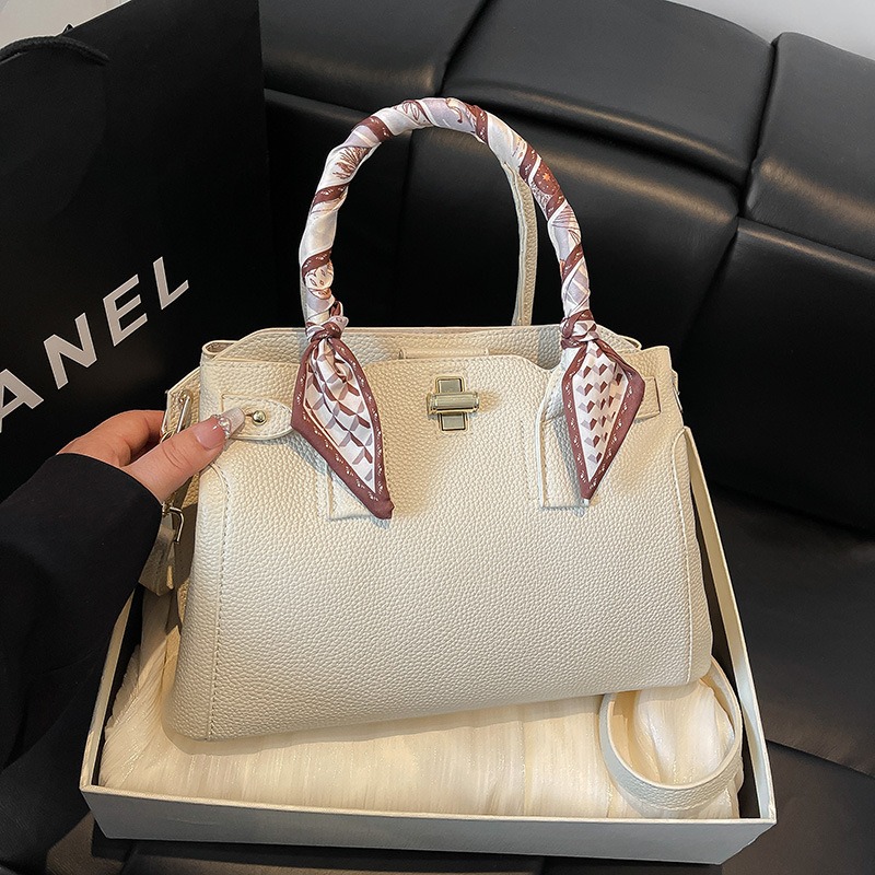 Túi Xách Size Vừa Gọn Gàng Sang Xịn - tt260426