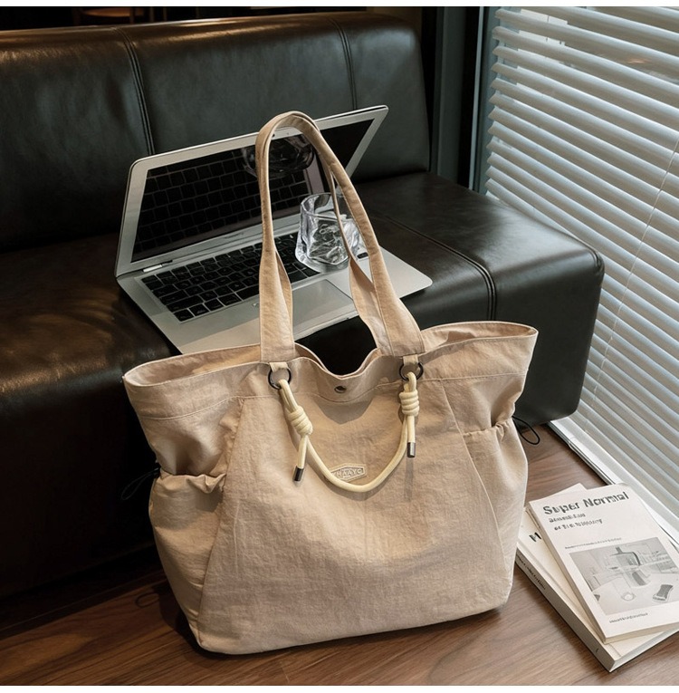 Túi Xách Size To Chất Dù Rộng Rãi Tiện Lợi tt260408