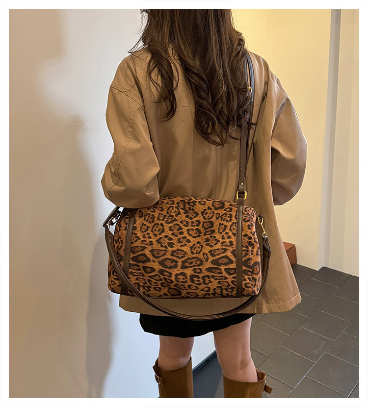 Túi Vai Da Báo Size To Gu Cá Tính - tt251141