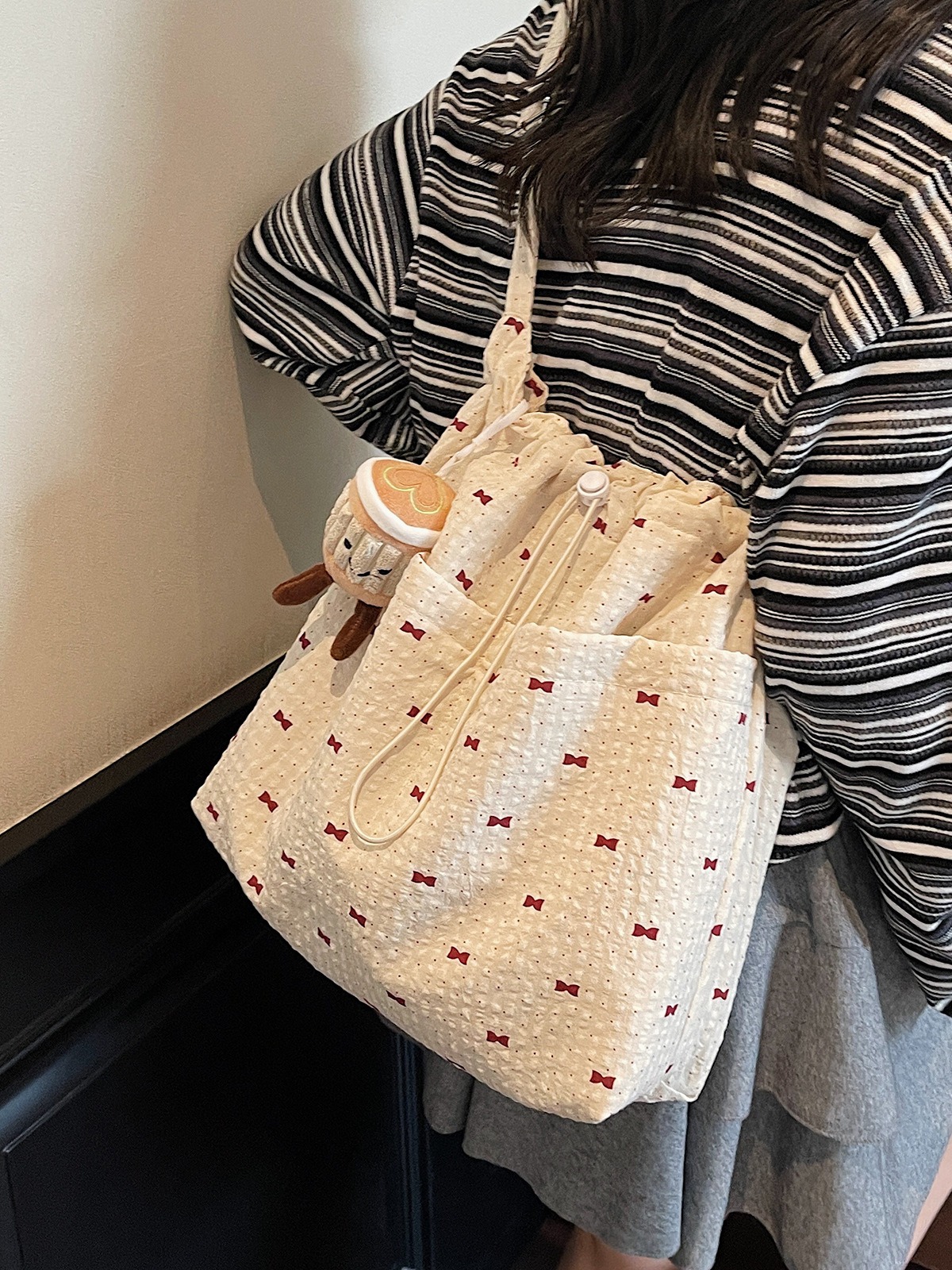 Túi Đeo Vai Size To Dây Rút Xinh Xắn - tt250820