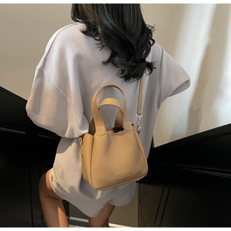 Túi Đeo Chéo Cầm Tay Siêu Basic - tt250427
