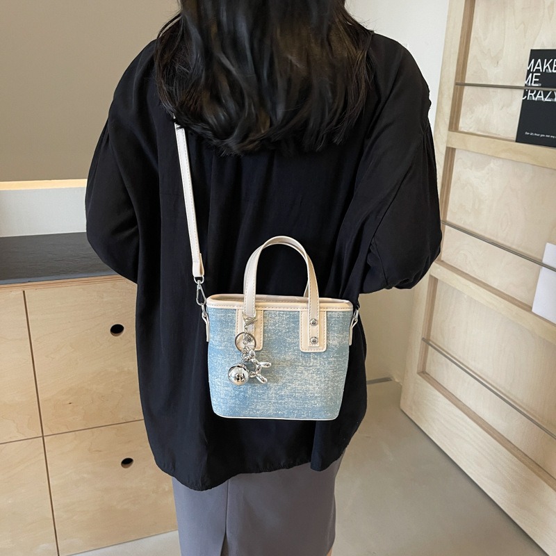 Túi Đeo Chéo Xách Tay Bò Màu Sắc Năng Động  - tt250538