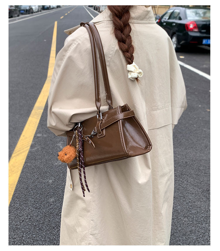 Túi Đeo Vai Kẹp Nách Kèm Charm Siêu Xinh - tt250853