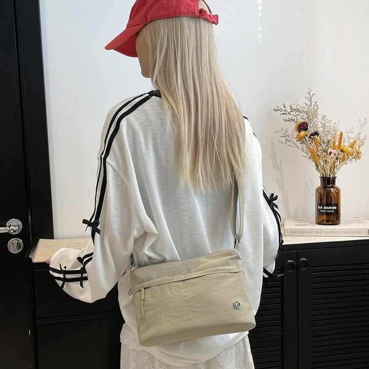 Túi Đeo Chéo Chất Dù Nhiều Ngăn Retro- tt250446