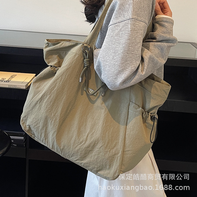 Túi Xách Size To Chất Dù Rộng Rãi Tiện Lợi tt260408